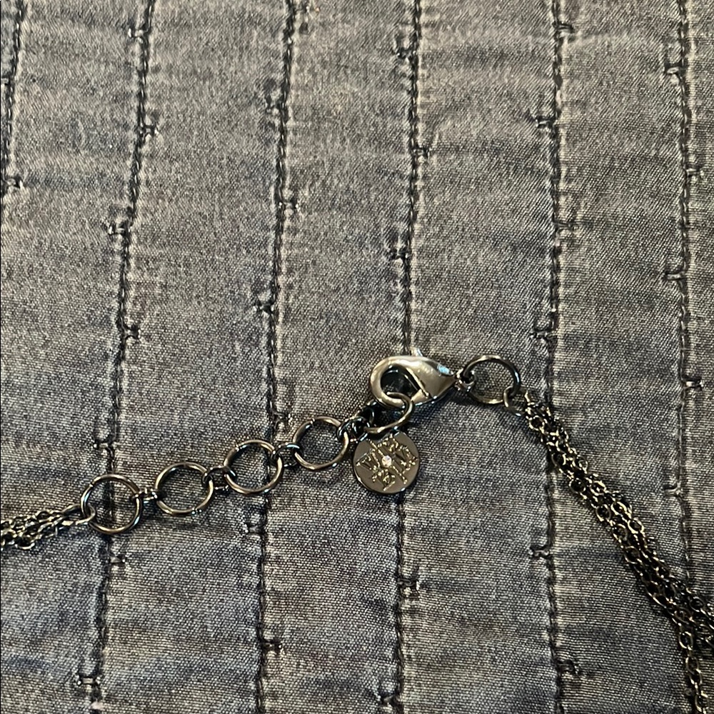 Elegant Silver and White Statement Necklace - Picture 4 of 4